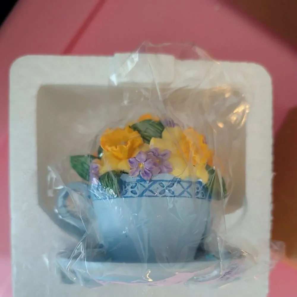 1998 Avon Flower Of The Month Teacup Music Box November Pre-Owned Vintage